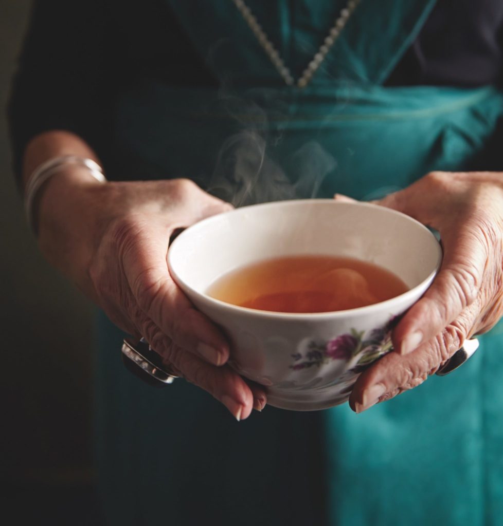 The Benefits of Bone Broth and the Complete Recipe