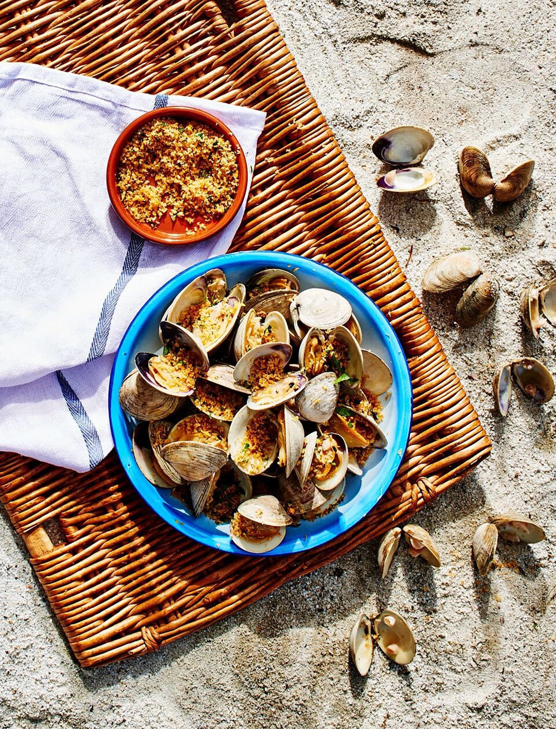 grilled clams recipe: gluten-free grilled clams with buttery breadcrumbs